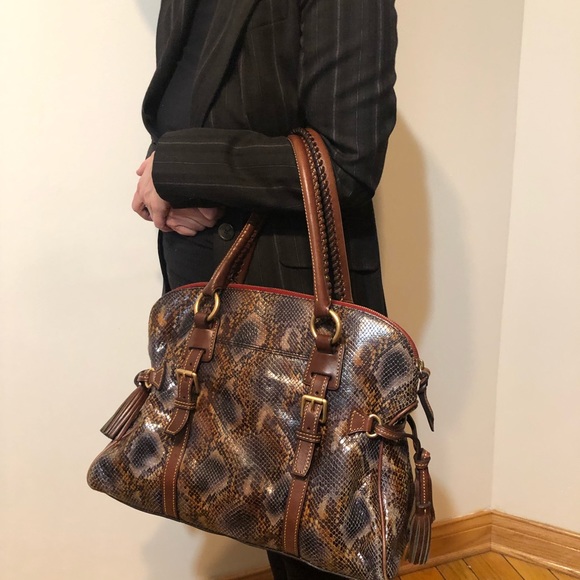 Dooney and Bourke leather tote with sashes - Picture 4 of 4